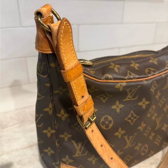 Louis Vuitton Boulogne Medium Monogram Shoulder Bag - Picture 5 of 11